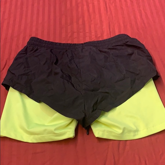 Pink exercise short - Picture 4 of 7